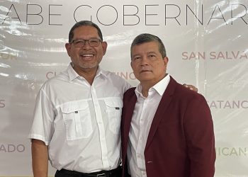 Miembros de ARENA y FMLN se quitan sus colores partidarios ante rechazo popular