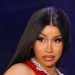 Cardi B lanza micrófono a espectadora que le tiró una bebida durante concierto