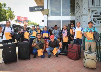 Trabajadores salvadoreños saldrán hacia Canadá en los próximos días