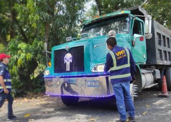El VMT atiende denuncia de camión con llantas lisas