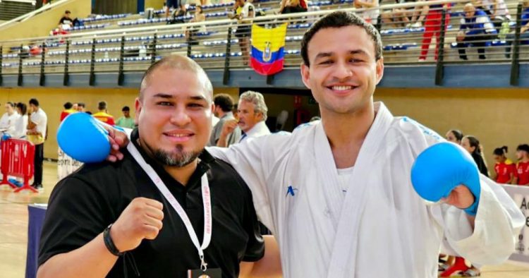 Jorge Merino (der.) junto  su entrenador Williams Serrano. Foto Indes