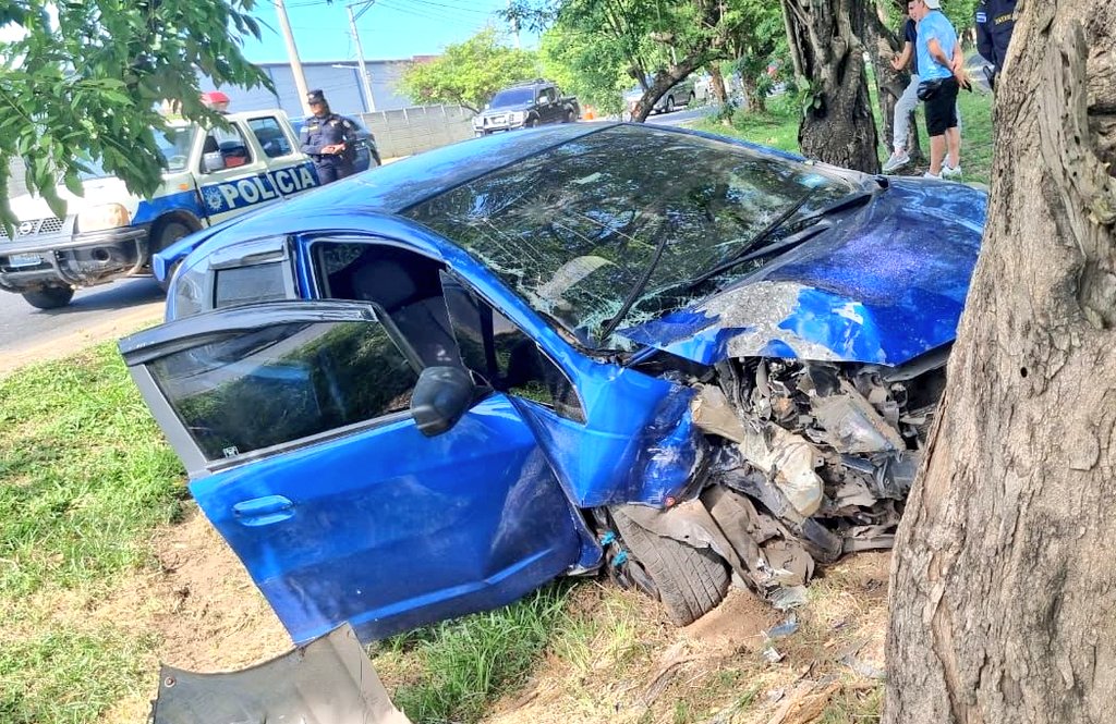 Triple Accidente De Tránsito En Ciudad Arce Deja Una Mujer Lesionada Diario El Salvador 7886