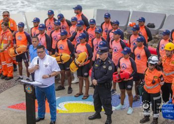 Autoridades realizan simulacro de rescate acuático previo a vacaciones agostinas