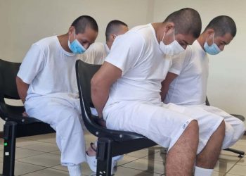 Enjuician a siete pandilleros que asesinaron a machetazos a joven en Panchimalco
