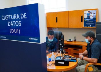 Los salvadoreños en el exterior ya pueden obtener su DUI