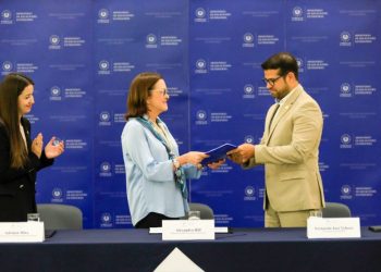Cancillería entrega padrón de identidad de salvadoreños que residen en zonas fronterizas con Honduras