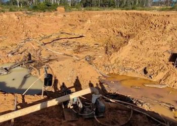 Se teme por la vida de ocho personas atrapadas en una mina de oro de Indonesia