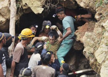 Ocho personas atrapadas en una mina de oro ilegal de Indonesia