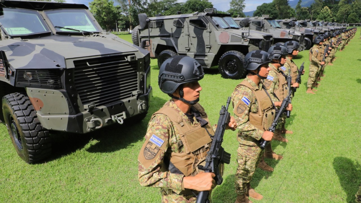 Fuerza Armada recibe 11 vehículos blindados para continuar combate a  pandillas – Diario El Salvador