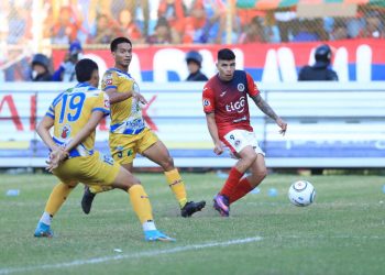 Raúl Arias: «Quick Mendoza aún no está listo, trae un poco de sobrepeso y viene saliendo de una cirugía»