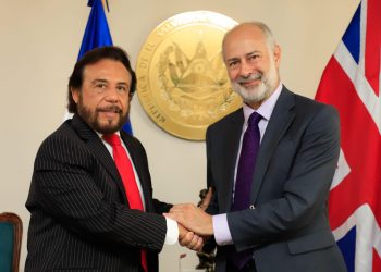 Vicepresidente Ulloa expone a ministro británico estrategia de seguridad en El Salvador