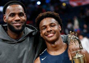 Hijo de LeBron James está estable tras sufrir paro cardíaco en entrenamiento