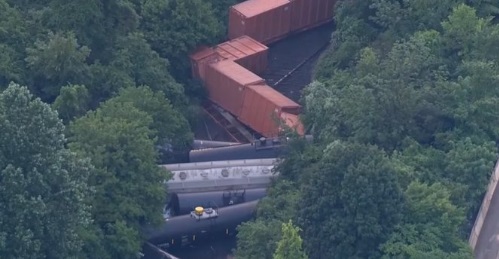 Tren de carga descarrila en sureste de Pensilvania sin reporte de heridos o peligros