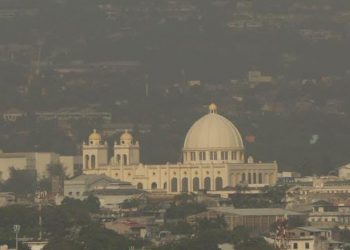 Ministerio de Medio Ambiente prevé ingreso de polvo del Sahara para la noche de este domingo