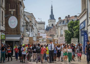 Francia prohíbe marchas para evitar incremento de violencia