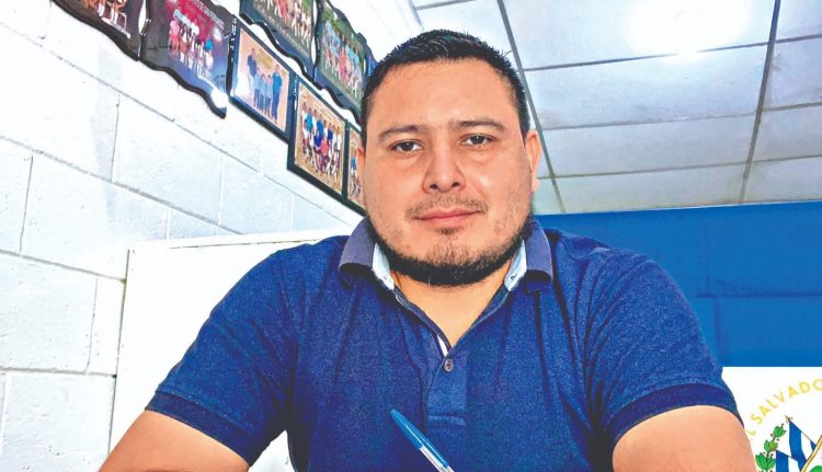 Informa
Javier
Manrique
anunció en
Twitter su
renuncia.