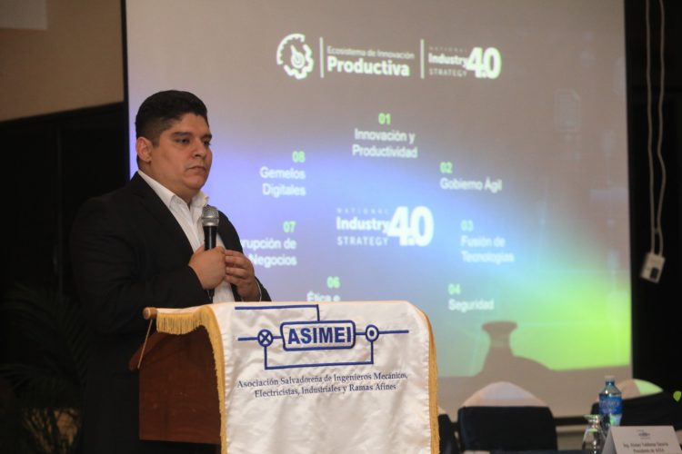 El subsecretario de Innovación brindó una ponencia. Foto: David Martínez/Diario El Salvador.