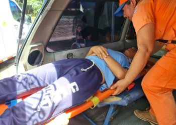 Protección Civil brindó atención oportuna a estudiantes que sufrieron descompensación por el calor en teatro de Santa Ana