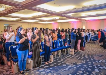INJUVE entrega becas de formación emprendedora a jóvenes de diferentes zonas de El Salvador