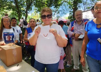 Alcaldesa Milagro Navas denuncia que ARENA la excluyó de precandidatura presidencial