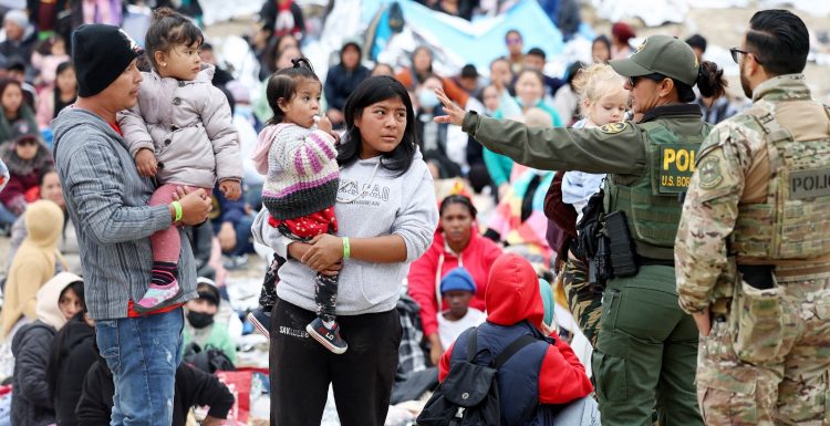 Los migrantes  se veían obligados a buscar refugio en otros países.