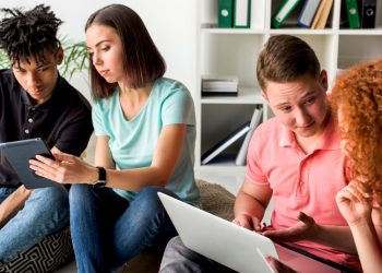 La tecnología en la escuela, una idea no siempre buena que debe regularse, según la Unesco