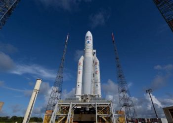 Cohete europeo Ariane 5 sale en su último vuelo desde la Guyana Francesa