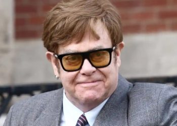 Elton John declara en el juicio a Kevin Spacey en Londres