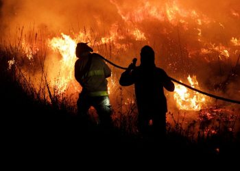 Tercer bombero muere en incendios forestales en Canadá