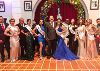 Eligen a la reina de los ganaderos en Santa Ana