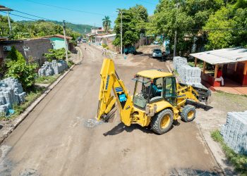 Obras Municipales inicia la reparación de más de 1.7 kilómetros de calles en Moncagua, San Miguel