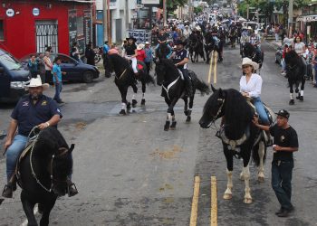 Más de 800 caballistas participaron en desfile hípico en Santa Ana