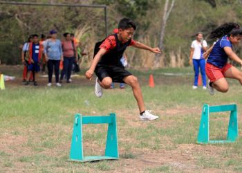  Estudiantes participan en festival deportivo en La Unión