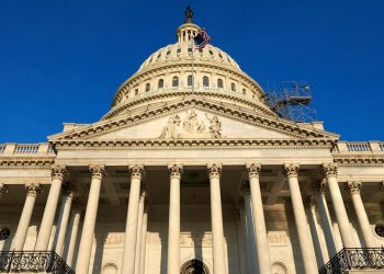 Nube de tornado atrae la atención sobre el Capitolio en Washington