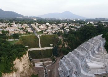 Obras Públicas entrega trabajos de mitigación en el río El Chagüite, Ilopango
