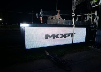Inicia la instalación de pantallas digitales informativas en las calles de San Salvador para agilizar el tráfico