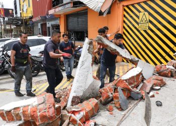 Protección Civil retiró los escombros que dejó la lluvia y los fuertes vientos en San Salvador