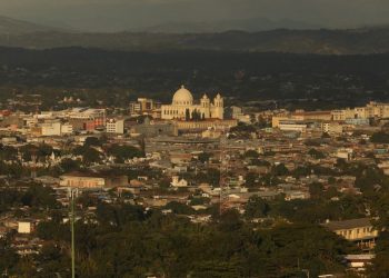 Polvos del Sahara continuarán generando clima cálido y ambiente brumoso en El Salvador