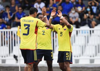 «El Salvador, quiero felicitarlos por el estadio de fútbol playa que hicieron», Eduardo López, capitán de Colombia