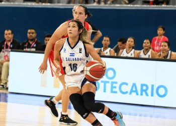 ¡Azul gigante! El Salvador vence a Panamá en baloncesto femenino