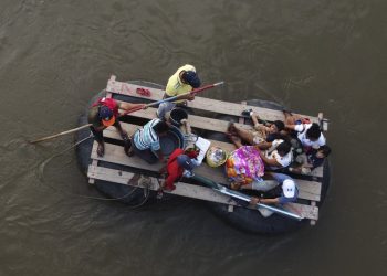 Más de 30 migrantes desaparecidos en naufragio de dos barcos frente a costas italianas