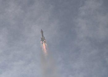 Misión espacial no tripulada de India entra en órbita lunar