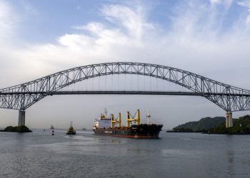 Restricciones al tránsito en Canal de Panamá seguirán un año por escasez de agua