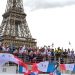 Dos turistas de EE. UU. ebrios pasan la noche en la Torre Eiffel
