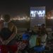 Cine a cielo abierto ofrece a habitantes de Gaza un soplo de aire fresco frente al mar