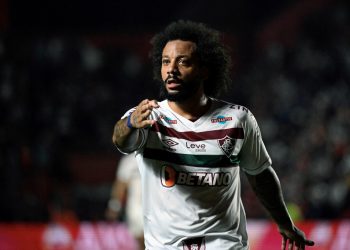 El brasileño Marcelo lesiona gravemente a un rival, es expulsado y rompe a llorar