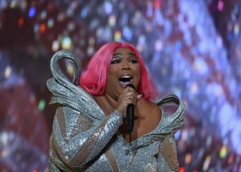 Cantante Lizzo niega las acusaciones de acoso