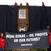 Activistas ambientales cubren de negro la casa del primer ministro británico