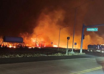 Al menos 36 muertos y miles de evacuados por incendios forestales en Hawái