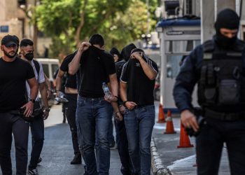 Detención provisional para treinta de los acusados por muerte de hincha en Grecia